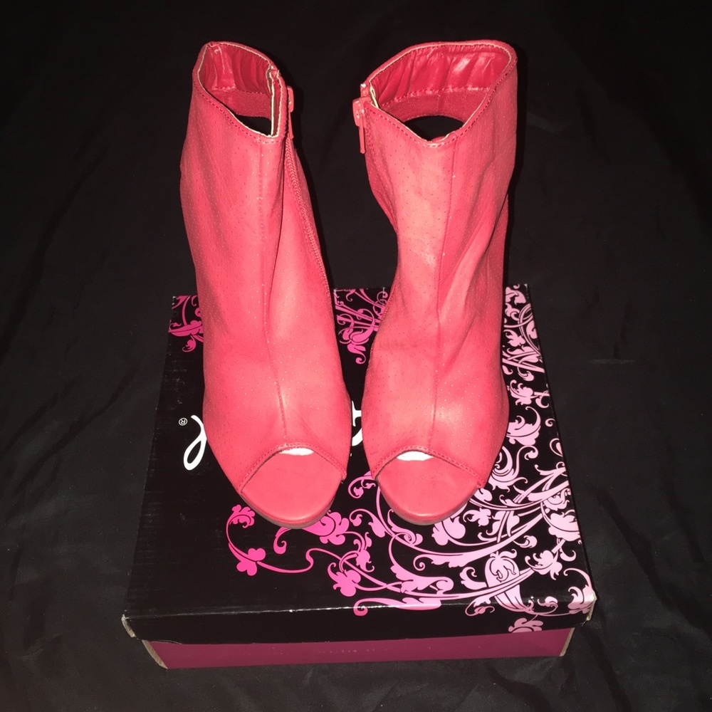 High Heels - Picture 4 of 4